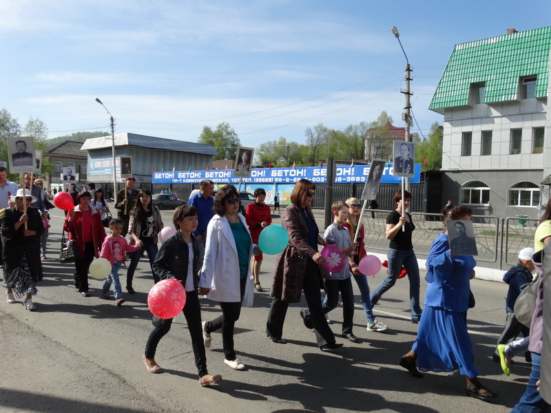 Сегодня по улицам Горно-Алтайска прошел "Бессмертный полк"