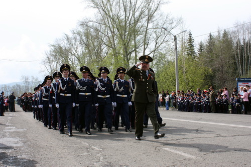 /Risunci/66/v_gorno-altajske_v_10_chasov_nachalsja_parad.jpg