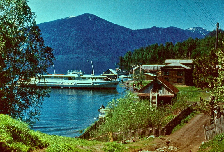 Теплоход Пионер Алтая у причала Яйлю, 1970 г.